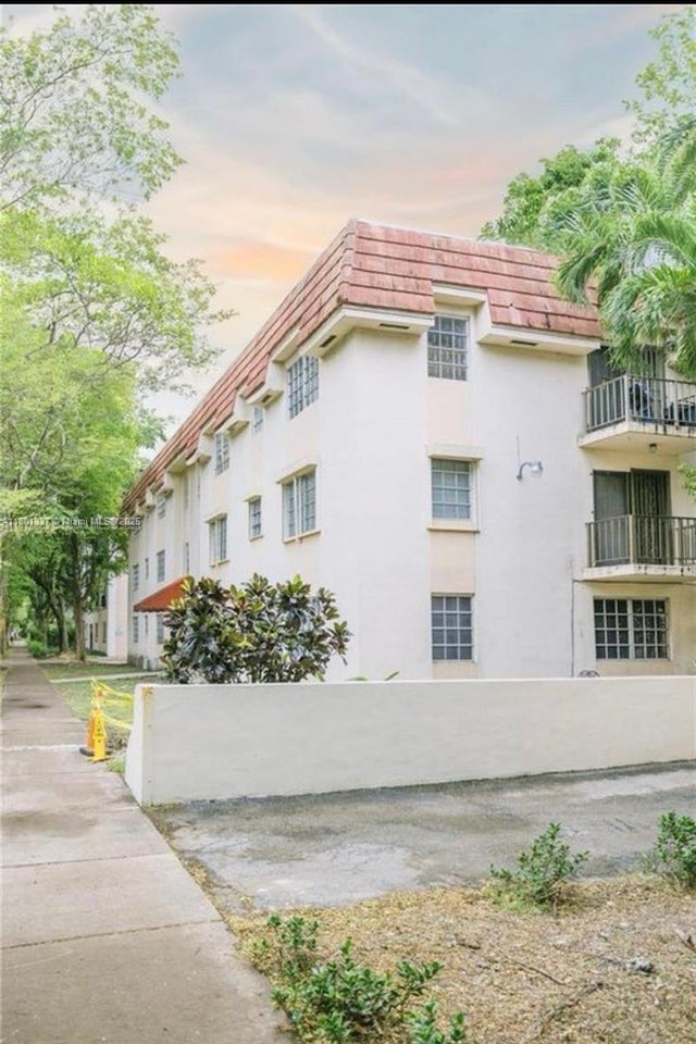 2 of 18 - 1100 Salzedo St 3a, Coral Gables, FL