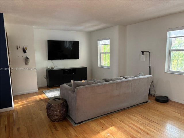 4 of 18 - 1100 Salzedo St 3a, Coral Gables, FL