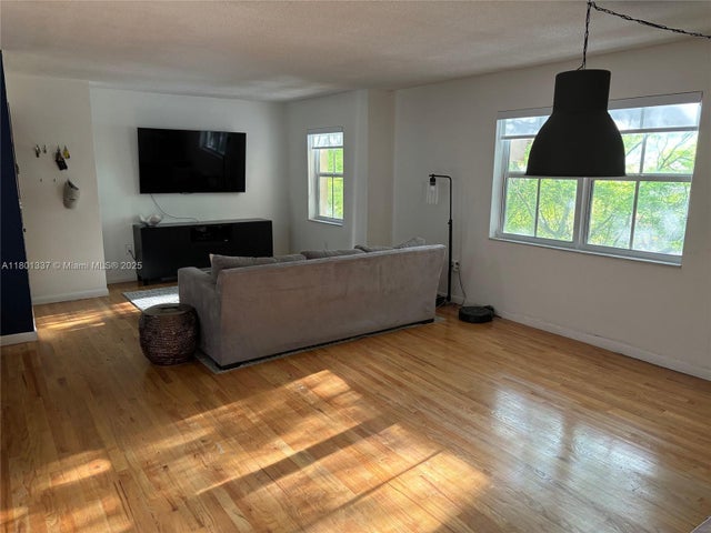 5 of 18 - 1100 Salzedo St 3a, Coral Gables, FL