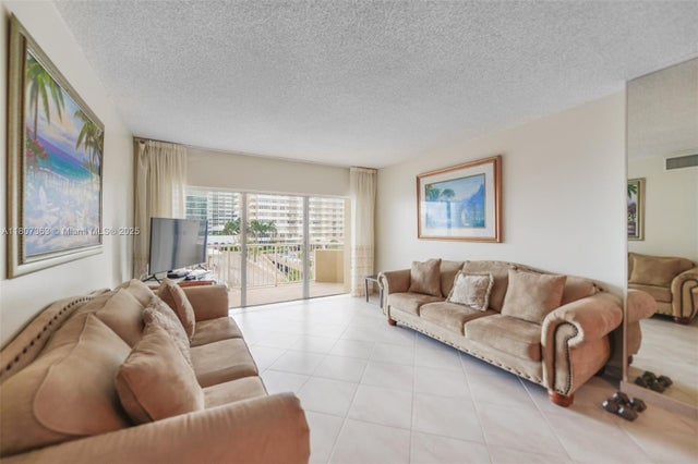 4 of 28 - 1950 S Ocean Dr 3l, Hallandale Beach, FL