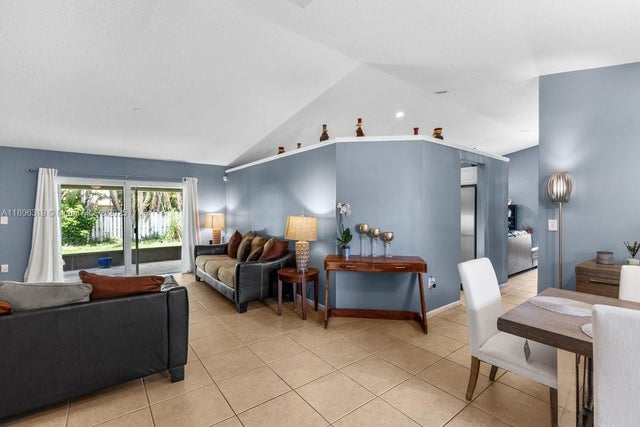 2 of 23 - 14641 Poplar Hill Ct, Davie, FL