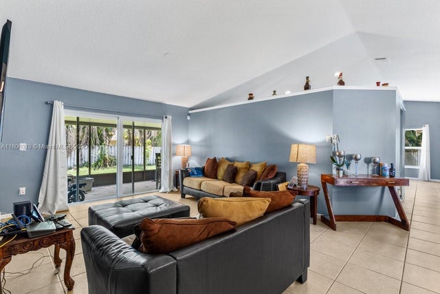 4 of 23 - 14641 Poplar Hill Ct, Davie, FL