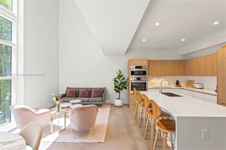 Photo of Listing #A11807543