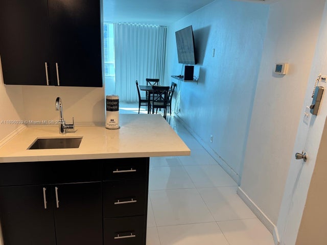 2 of 8 - 5445 Collins Ave 915, Miami Beach, FL