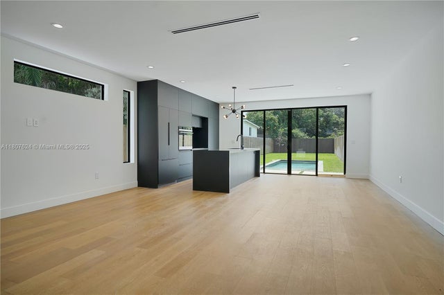 4 of 23 - 355 Nw 50th St, Miami, FL