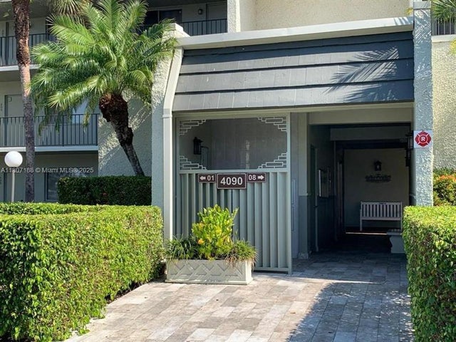 1 of 37 - 4090 Tivoli Ct 201, Lake Worth, FL