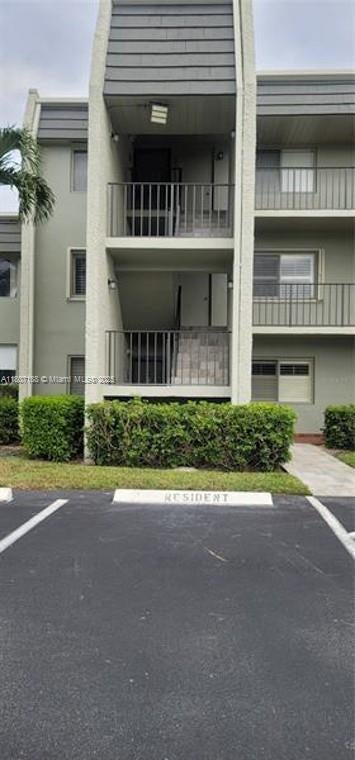 2 of 37 - 4090 Tivoli Ct 201, Lake Worth, FL