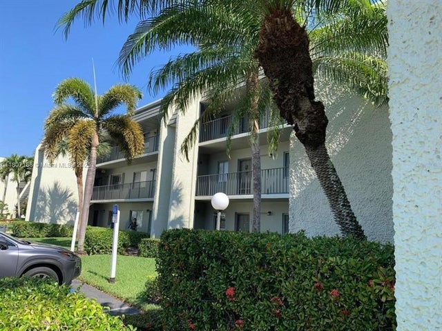4 of 37 - 4090 Tivoli Ct 201, Lake Worth, FL