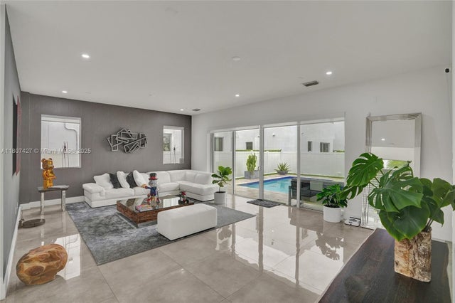 3 of 44 - 9995 Nw 75th St, Doral, FL