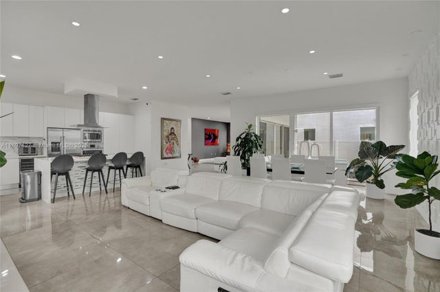 4 of 44 - 9995 Nw 75th St, Doral, FL