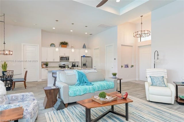 4 of 42 - 311 Se 14th St, Cape Coral, FL