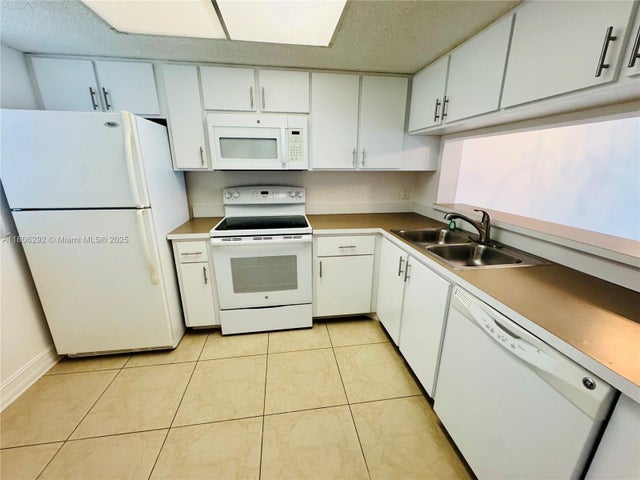 3 of 32 - 5200 Nw 31st Ave 102, Fort Lauderdale, FL
