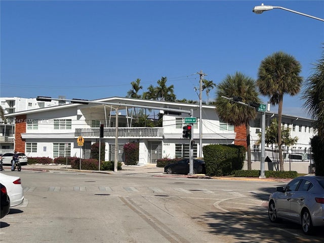 1 of 11 - 8080 Tatum Waterway Dr 4, Miami Beach, FL