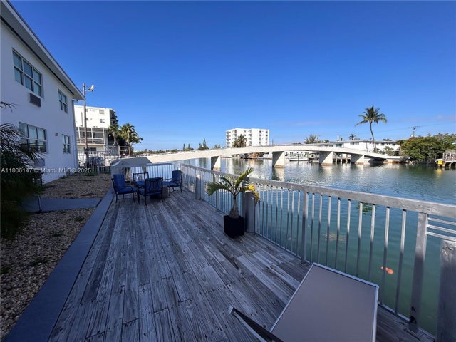 2 of 11 - 8080 Tatum Waterway Dr 4, Miami Beach, FL