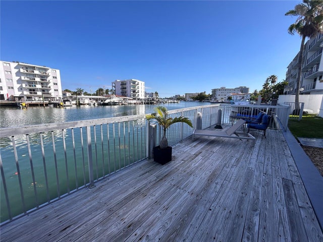 3 of 11 - 8080 Tatum Waterway Dr 4, Miami Beach, FL