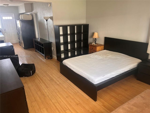 5 of 11 - 8080 Tatum Waterway Dr 4, Miami Beach, FL