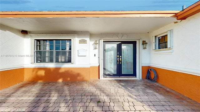 4 of 27 - 3920 Nw 36th Ave, Lauderdale Lakes, FL