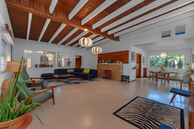 1895 Sw 25th St, Miami