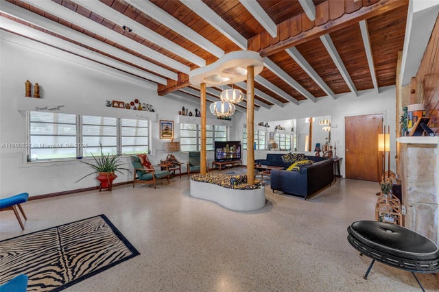 5 of 24 - 1895 Sw 25th St, Miami, FL