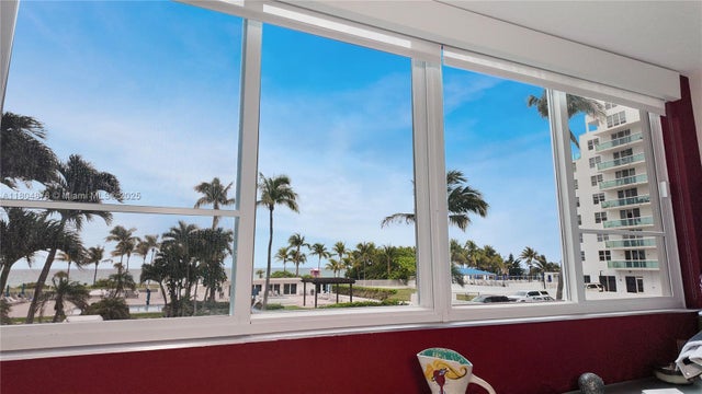 4 of 18 - 5005 Collins Ave 212, Miami Beach, FL