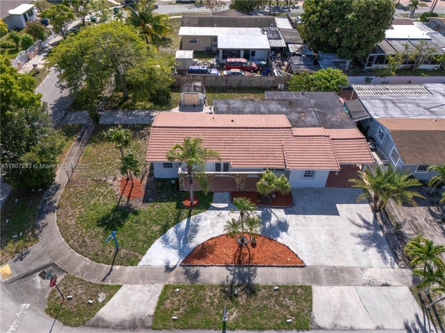 3 of 13 - 19704 Nw 48th Ct, Miami Gardens, FL