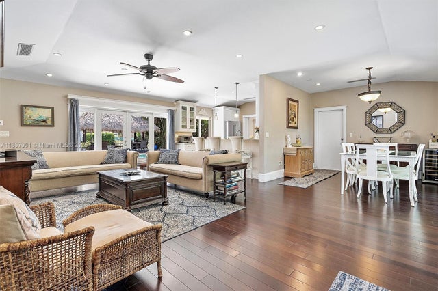 4 of 29 - 13105 Coronado Dr, North Miami, FL
