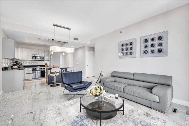 4 of 39 - 1010 Brickell Ave 4809, Miami, FL