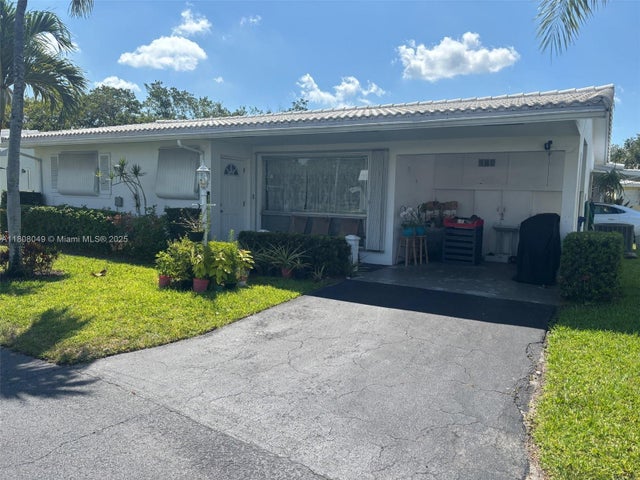 1 of 5 - 2427 Garland Cir 195, Hollywood, FL