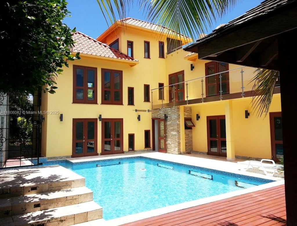 1 Vista Del Mar,