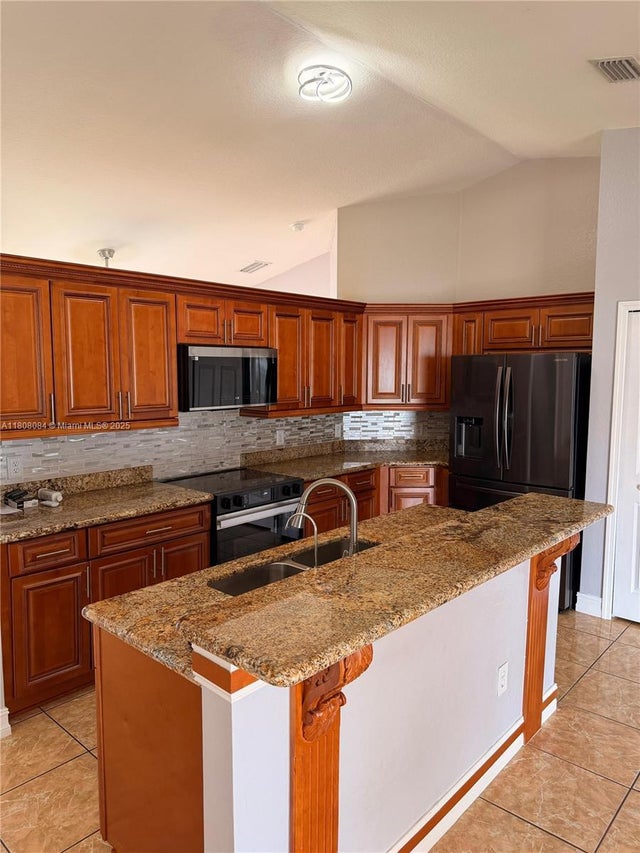 4 of 20 - 1011 1011 Nw 12th Ave, Cape Coral, FL