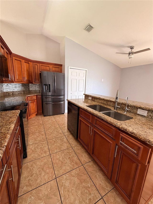 5 of 20 - 1011 1011 Nw 12th Ave, Cape Coral, FL