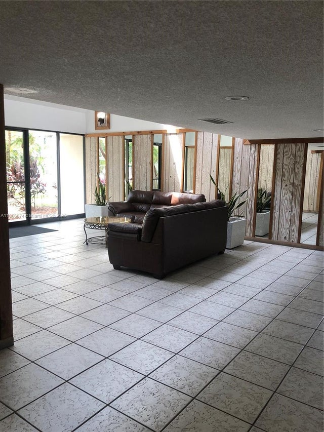 4 of 23 - 210 Lakeview Dr 207, Weston, FL