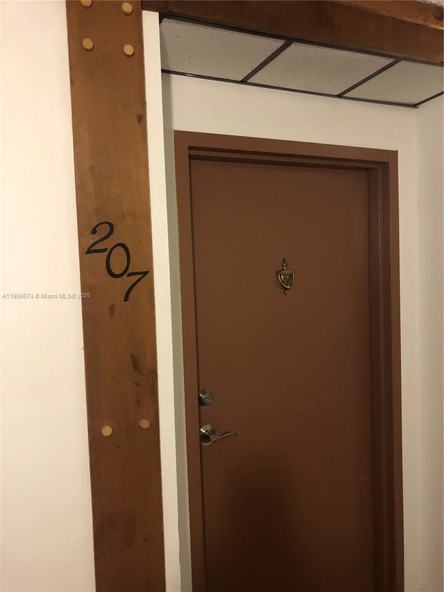 5 of 23 - 210 Lakeview Dr 207, Weston, FL