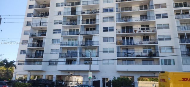 2 of 22 - 7850 Byron Ave 403, Miami Beach, FL