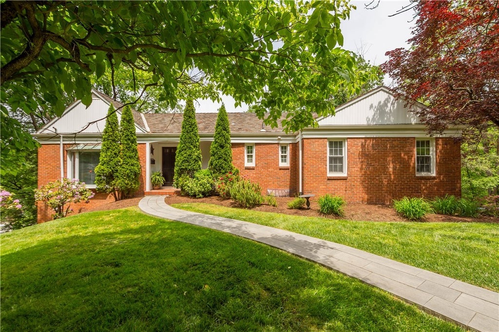 1580 Williamsburg Road, Mt Lebanon