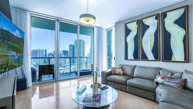 1 of 32 - 185 Sw 7th St 2911, Miami, FL