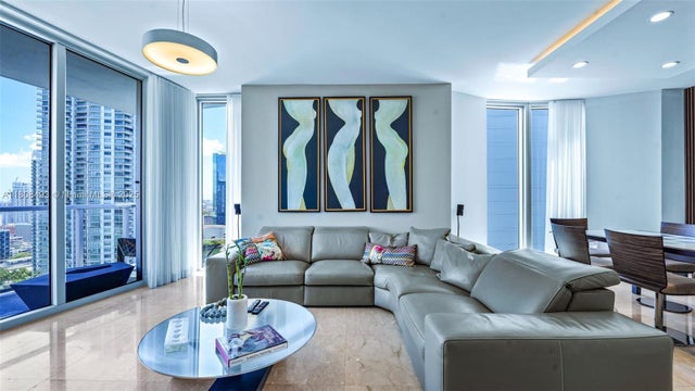3 of 32 - 185 Sw 7th St 2911, Miami, FL