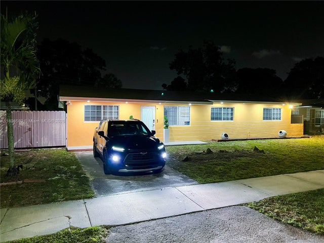 2 of 42 - 1321 Nw 171st St, Miami Gardens, FL