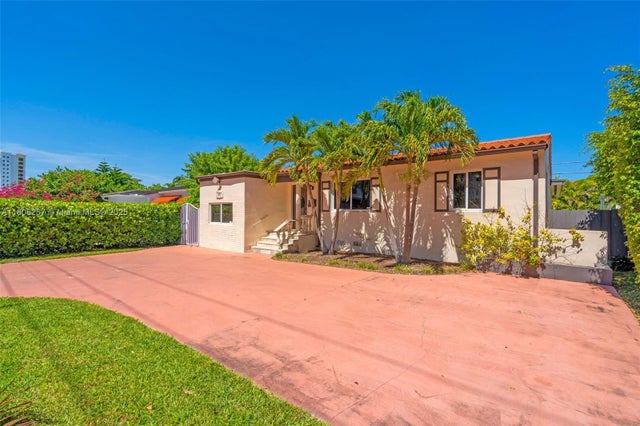 5 of 35 - 1901 Sw 37th Ave, Miami, FL