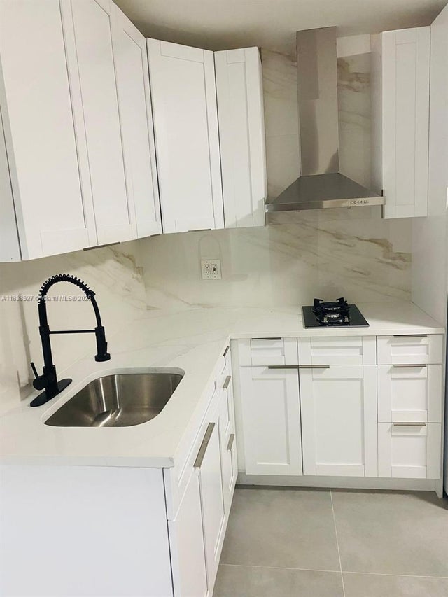 2 of 10 - 2820 Nw 14th Ct, Fort Lauderdale, FL