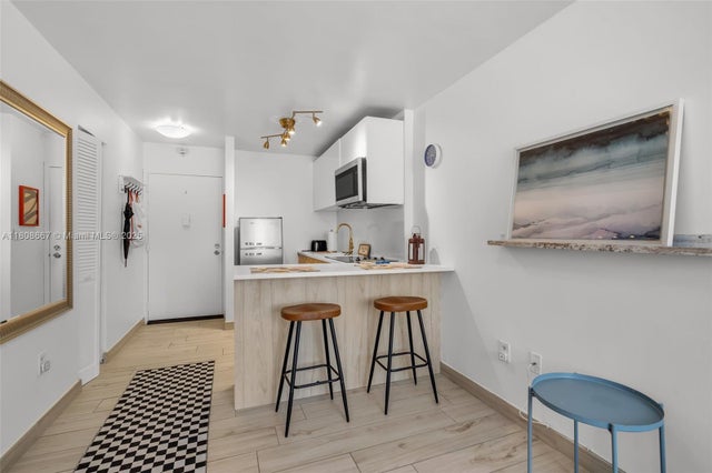 2 of 17 - 710 Washington Ave 323, Miami Beach, FL