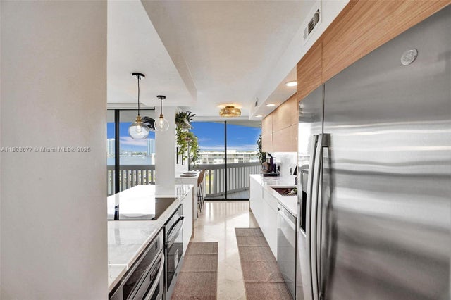4 of 50 - 1000 W Island Blvd 611, Aventura, FL