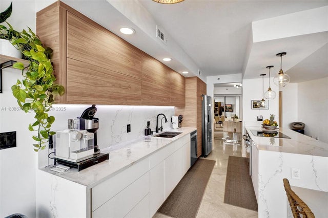 5 of 50 - 1000 W Island Blvd 611, Aventura, FL