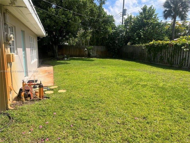 3 of 15 - 4441 Ne 17th Ave, Oakland Park, FL
