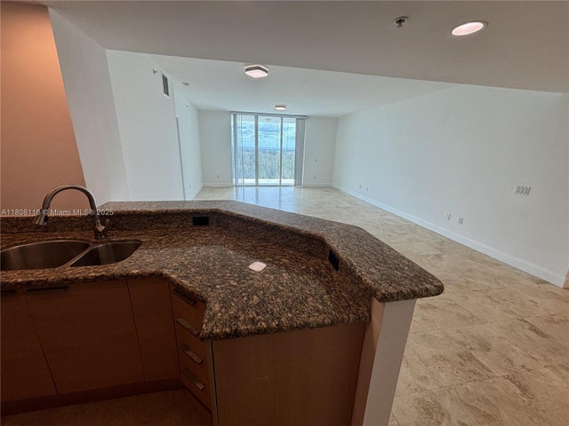 5 of 18 - 15051 Royal Oaks Ln 1604, North Miami, FL