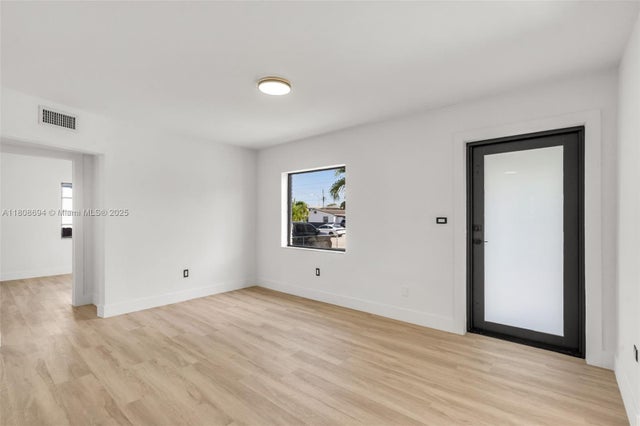 5 of 32 - 739 W 30th St, Hialeah, FL