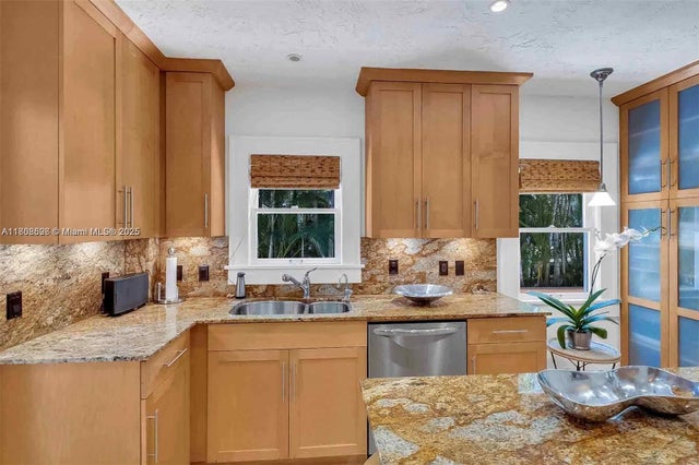 4 of 52 - 136 Ne 101st St, Miami Shores, FL