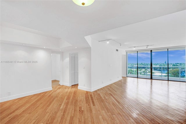 1 of 72 - 20281 E Country Club Dr 412, Aventura, FL