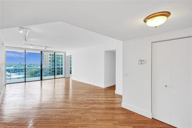 3 of 72 - 20281 E Country Club Dr 412, Aventura, FL