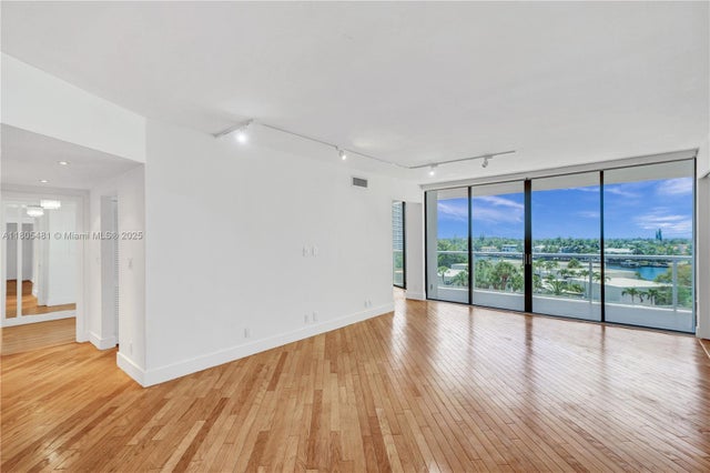 5 of 72 - 20281 E Country Club Dr 412, Aventura, FL